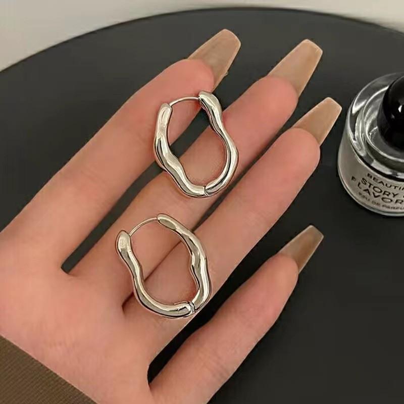JWER Vintage Smooth Metal Hoop Earrings For Woman Girl Elegent Luxury New Korean Jewelry Temperament Girl's Daily Wear earrings