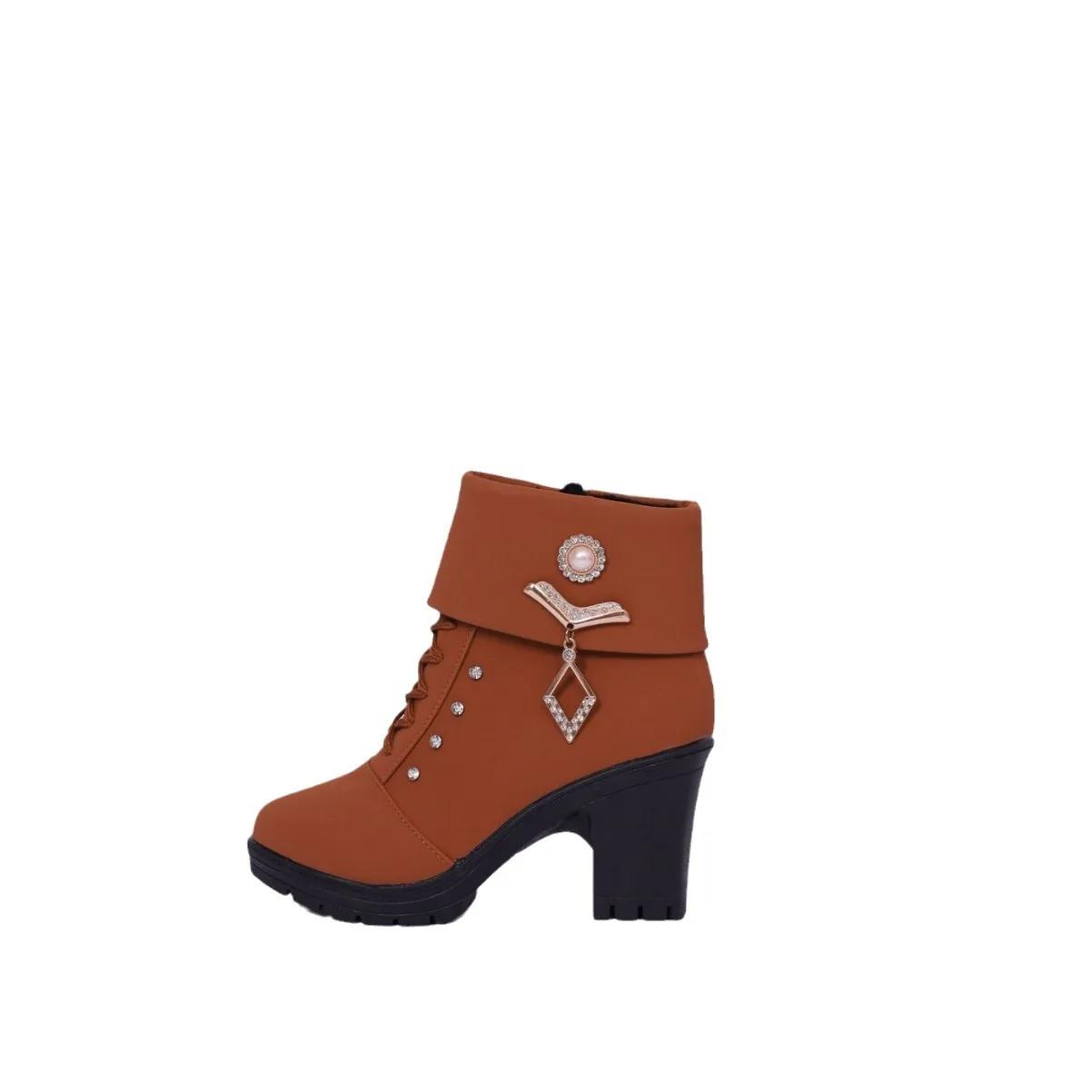 Зимние короткие сапоги на толстом высоком каблуке для женщин 2024 г. — фото 6