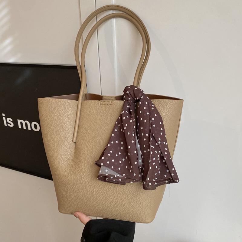 This year's popular bag women's large capacity 2025 new trendy spring and summer fashion hand carry shoulder bag commuter bucket bag