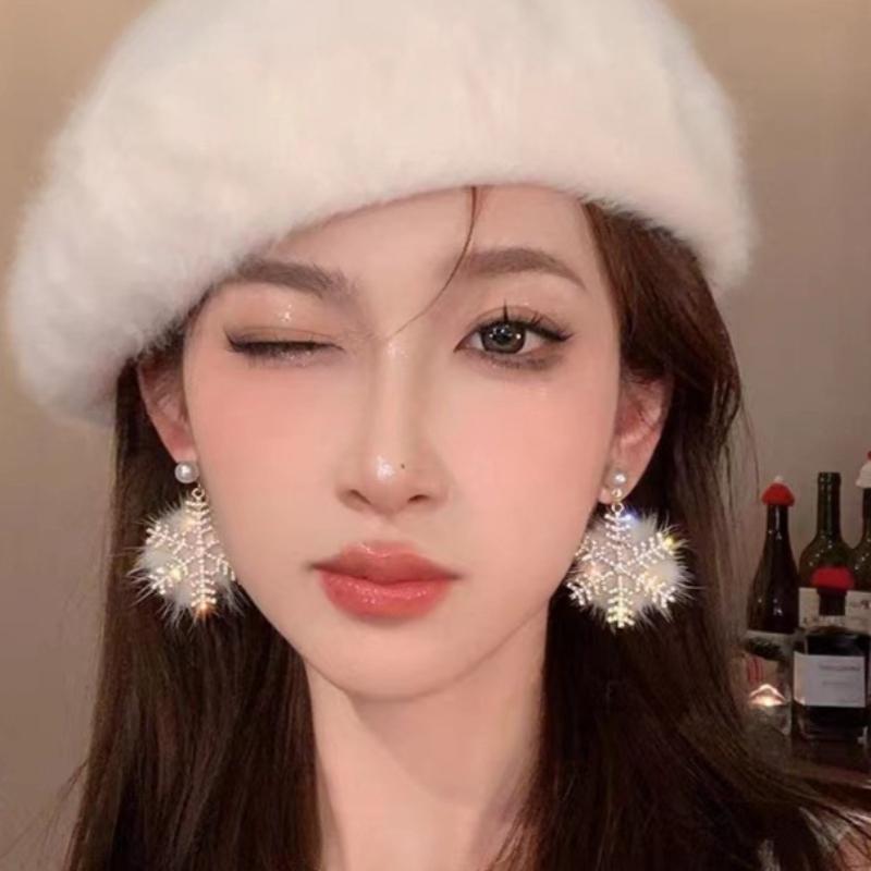 Glitter Plush Snowflake Dangle Earrings Elegant Winter Pearl Snowflake Earring Women Fashion Jewelry Christmas Earrings Women