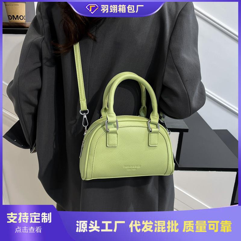 Small Bag Women's Retro New Fashion Messenger Bag Versatile Niche Portable Pillow Bag