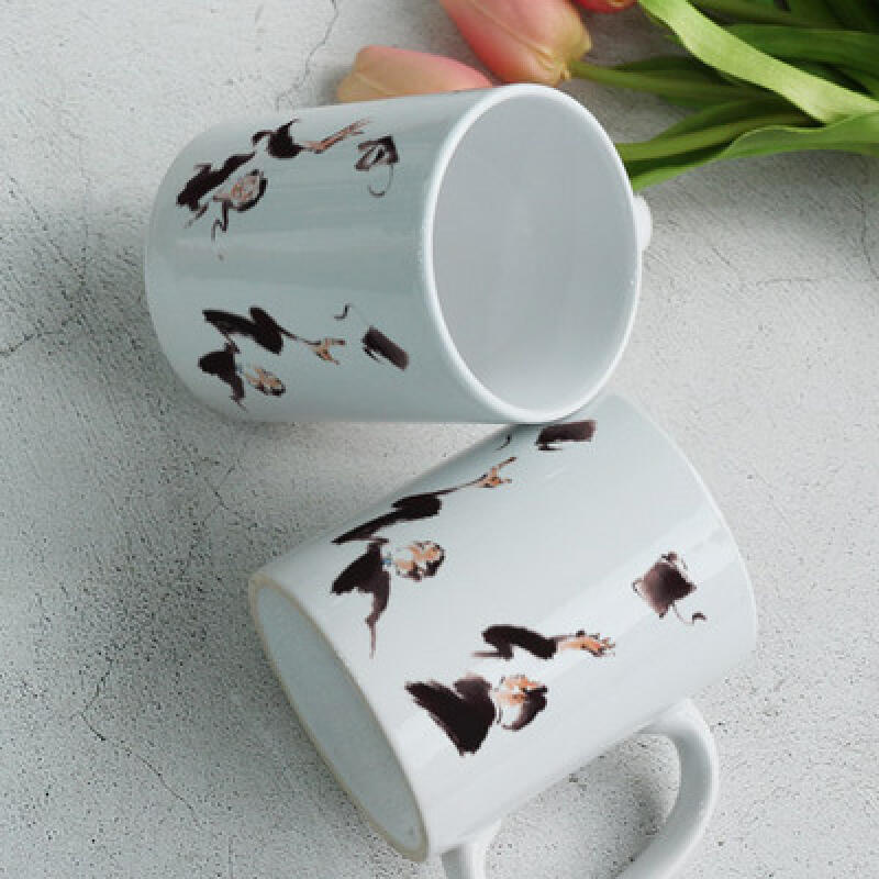 if962-Design Mug 2p-Throwing the Bachelor s Hat