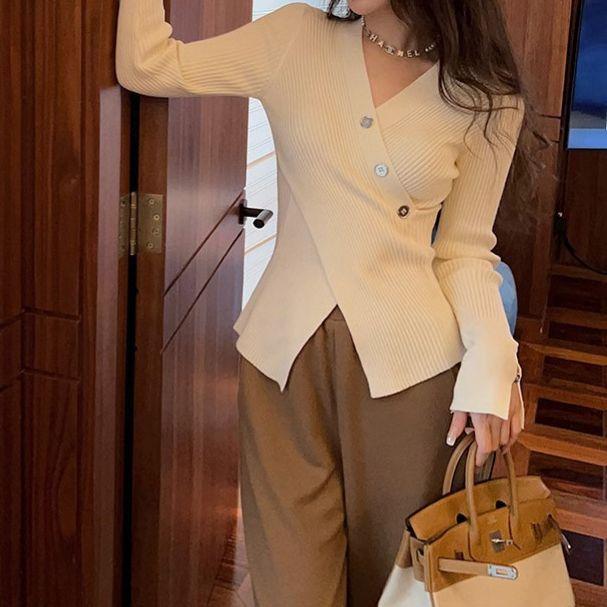Autumn and Winter Solid Color V-neck Sweater Pullover Long Sleeved Design Sense French Short Slim Fit Knitted Sweater for Women