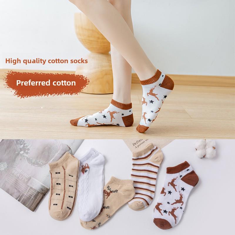 "Urocze białe skarpetki do kostki z misiem chmurką na wiosnę i lato dla kobiet"