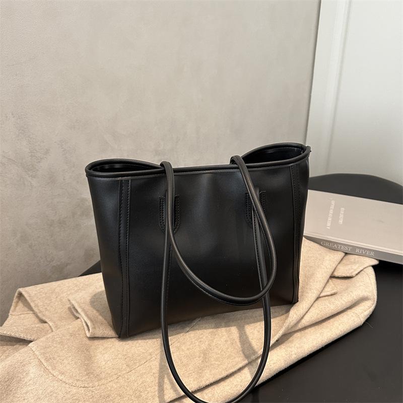Retro large-capacity portable tote bag women's winter new fashion shoulder bag trendy versatile underarm bag