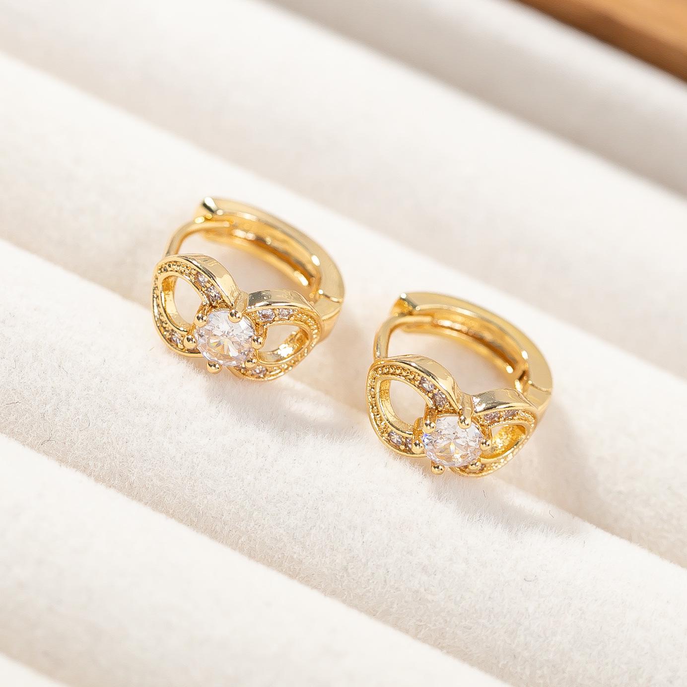European  American Fashion Zircon 8-Shaped Gold-Plated Earrings