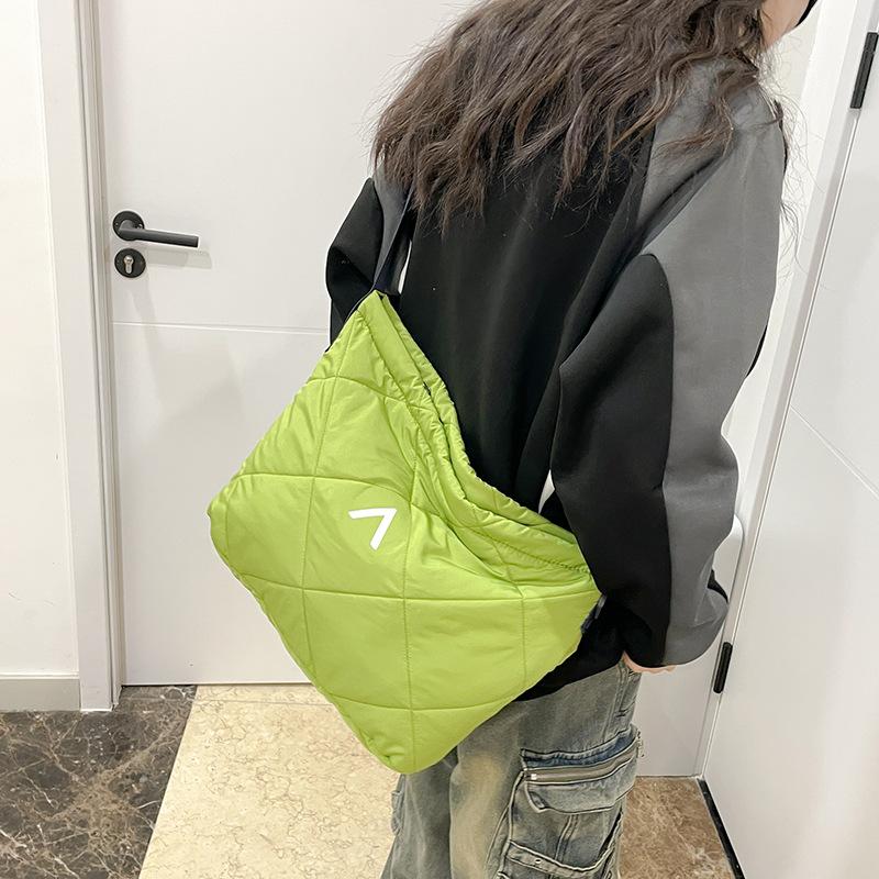 New Quilted Cotton Outdoor Cycling Shoulder Bag for Women Camping and Shopping Age Reduction Large Capacity Bag Shoulder Bag Crossbody Bag