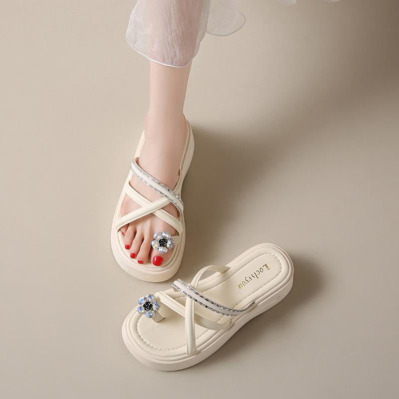 Helle Diamant-Blumen-Slipper Damen Tide 2025 Sommer neu Retro Zehenmode Strass mit Rock dicke Sohle coole Slipper