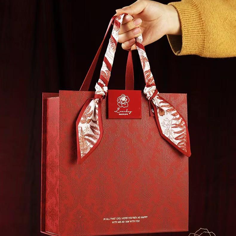 Retro European Wedding Candy Gift Box for Engagements and Banquets