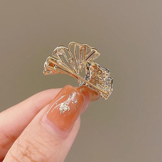 Women Brooch High-Gloss Rhinestone Inlay Sparkling Ginkgo Leaf Design Lapel Pin Non-Slip Buckle Scarf Badge Clothing Bags Accessories