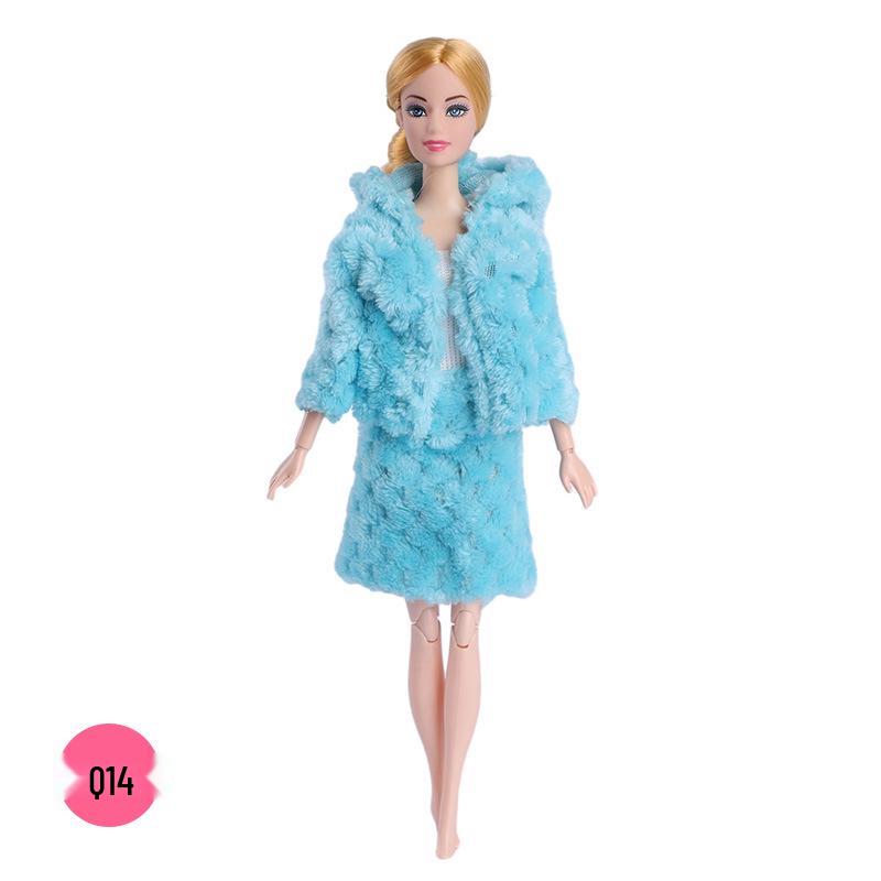 

Набор модной одежды для куклы Барби 30 см: Длинное пальто из искусственного меха и плюшевая короткая куртка Clothes only (doll not included)