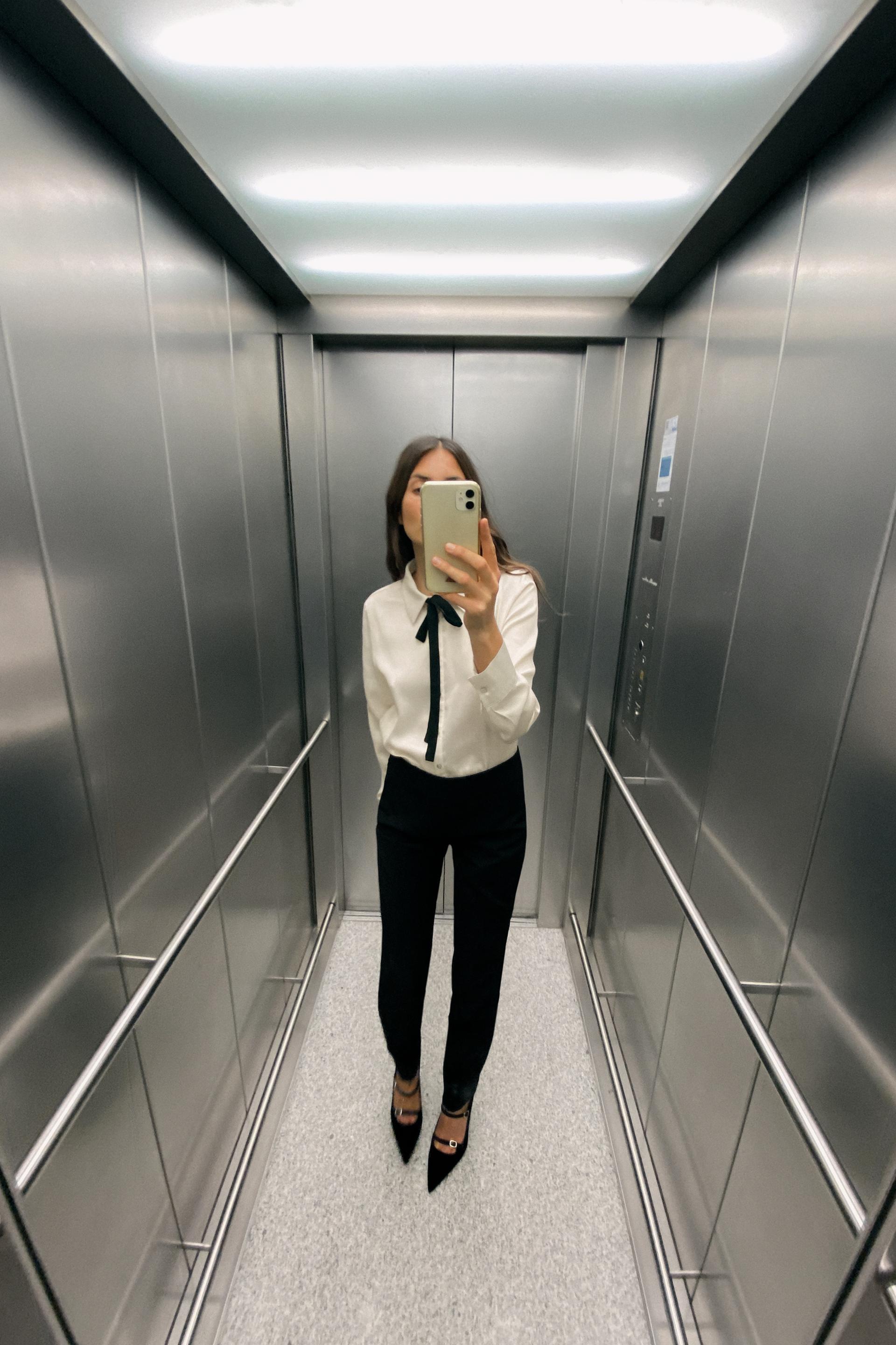 

АТЛАСНАЯ РУБАШКА С БАНТОМ