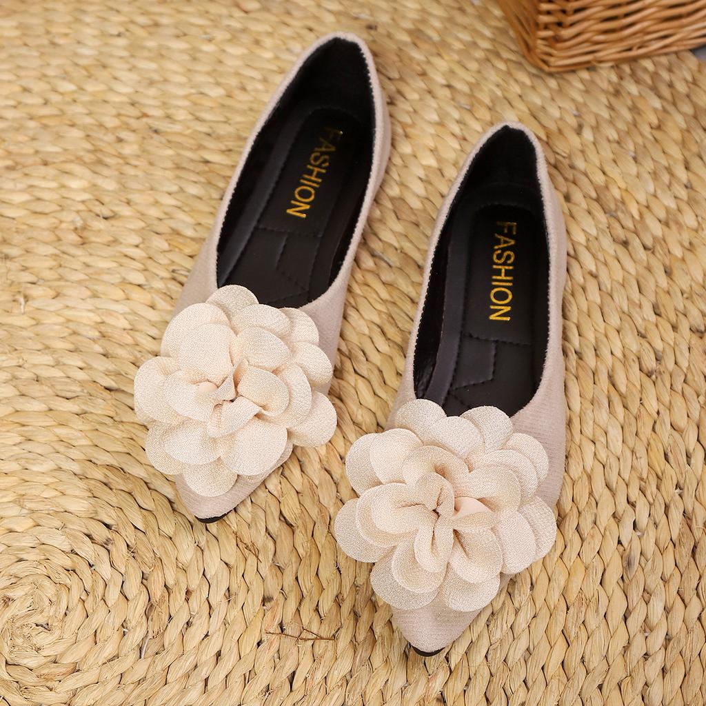 Women's Pointed Toe Flats with 3D Flower Decor Soft Sole Slip-on Casual Shoes