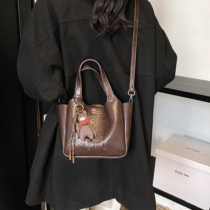 2025 autumn and winter new fashion trend generous retro exquisite small square bag women's shoulder bag
