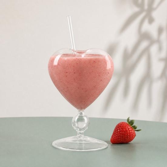 Kreativer herzförmiger Kelch mit Strohhalm, Personalisierter Glas-Wein-Saftbecher, Herzförmiges Stielglas für Champagner Martini, Hochzeitsgeschenk