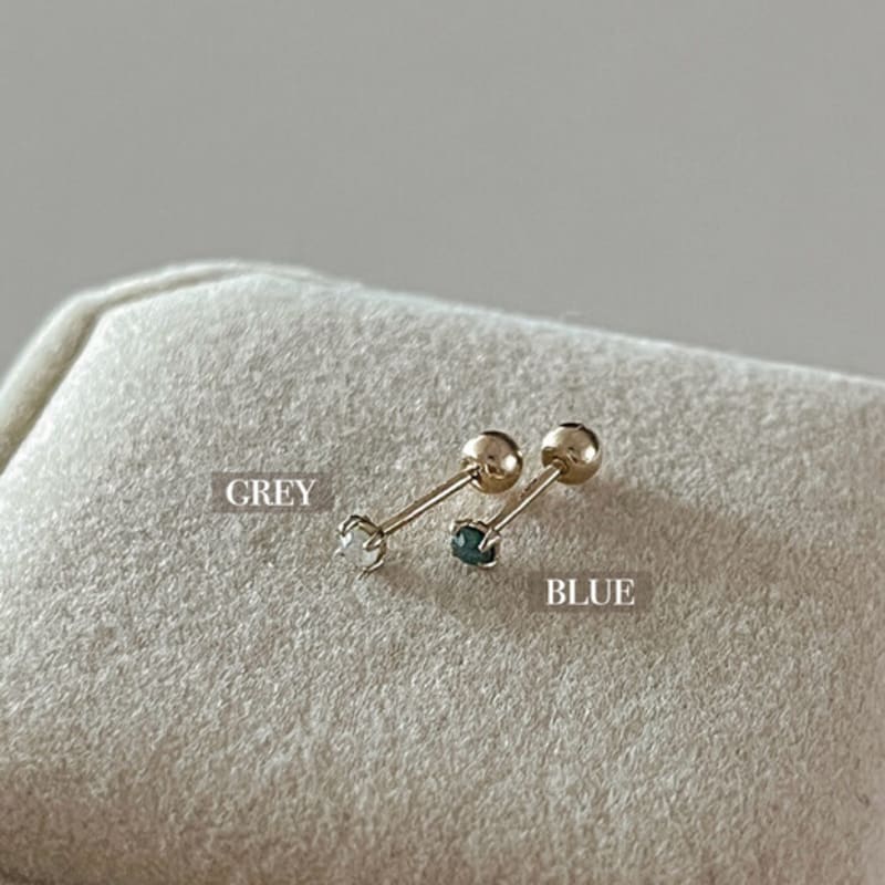 

BettyU 14k gold rough diamond piercing black