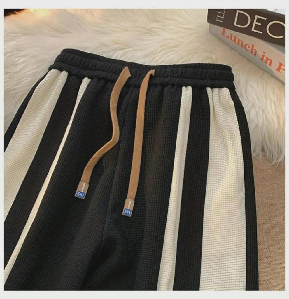 Herren-Sport-Jogginghose im amerikanischen Stil mit lockerer Passform und Kontrastnähten und weitem Bein für Frühling/Sommer