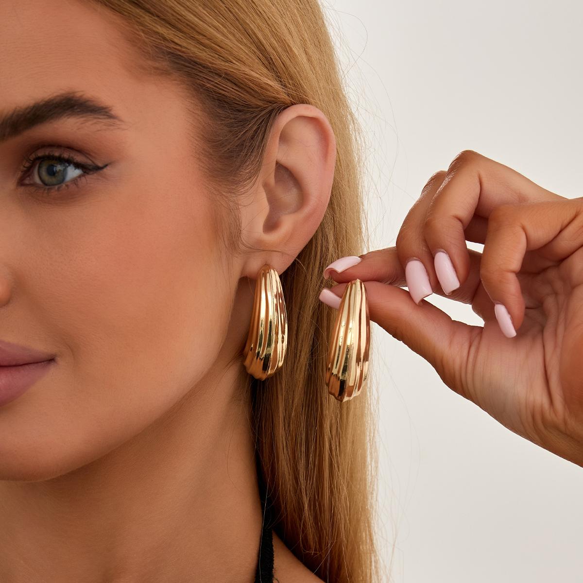 

Ingemark Trend Retro Half Moon Geometric Stud Earrings Women 2026 New Creative Irregular Metal Piercing Ear Accessories Jewelry