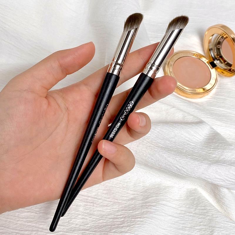 GECOMO Soft Bristle Thumb Concealer Brush for Acne & Blemishes, Round Head - Minimal Product Absorption Nose Shadow Application Tool