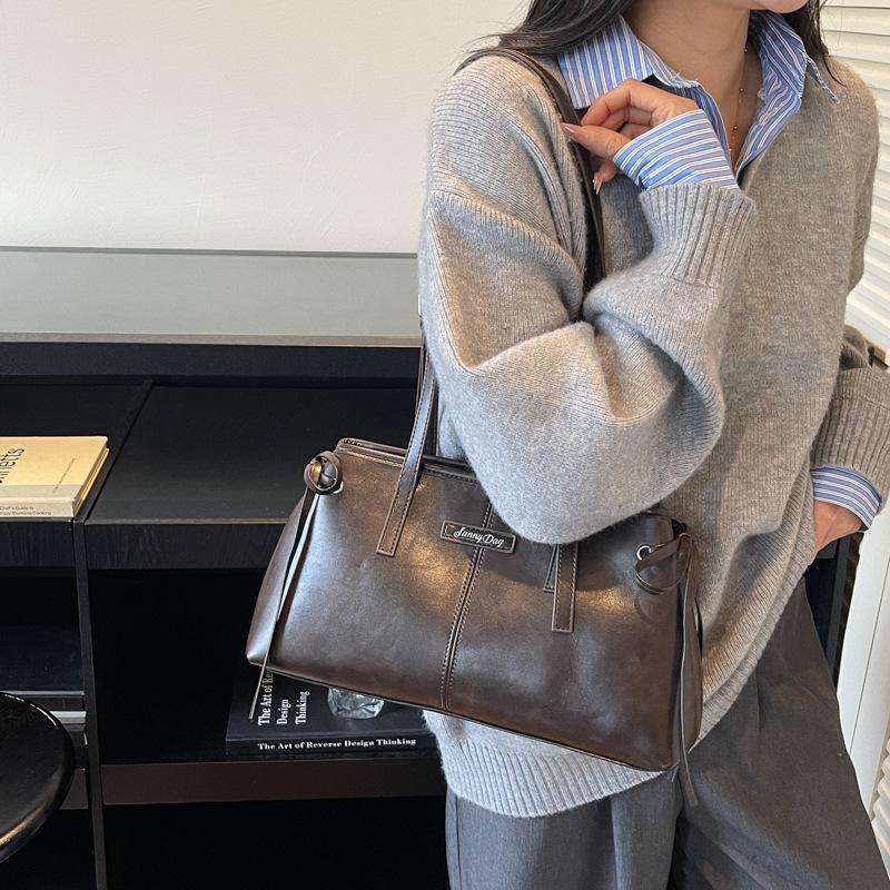 

Leopard print bag women s large capacity 2025 new autumn and winter retro shoulder underarm bag niche portable work commuter bag темно-коричневого