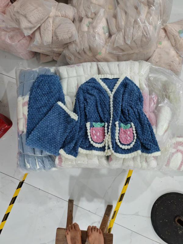 Women's Sweet Style Coral Fleece Pajamas Set with Rabbit Head Jacquard and Bowknot, Thickened for Autumn and Winter 2025.