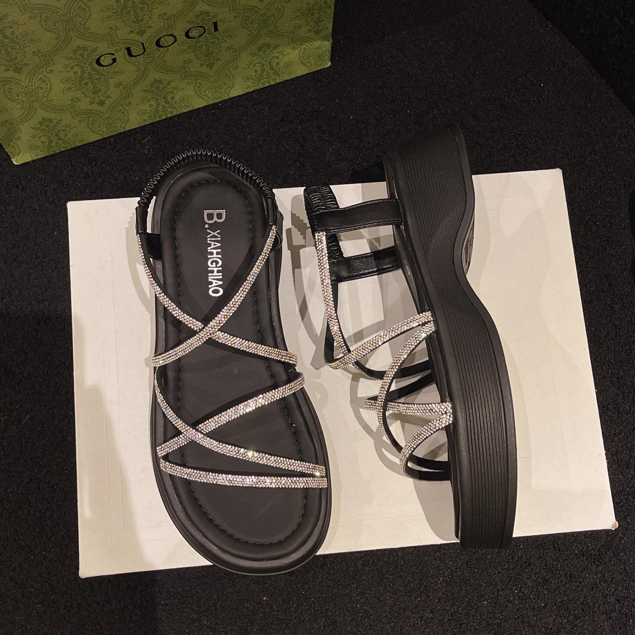 

Женские летние босоножки на толстой подошве со стразами и высоким каблуком 40 чёрный