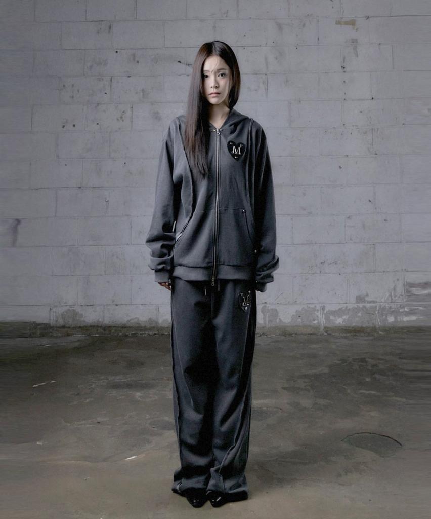 MUCENT Locke Setup Metal Logo Cutoff Pigment Sweatpants Unisex