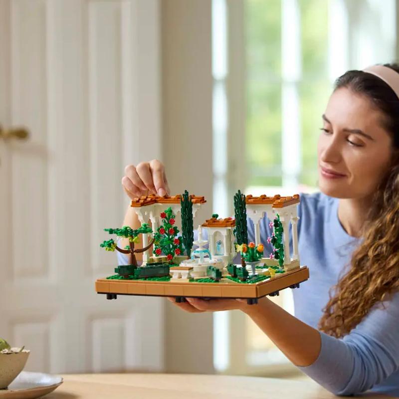 LEGO 10359 Fountain Garden Block Toys