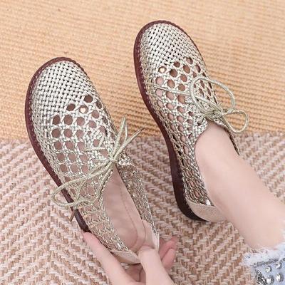 Sandales tissées en cuir souple pour femmes été 2025, mules plates confortables pour maman, chaussures décontractées respirantes, légères à semelle souple