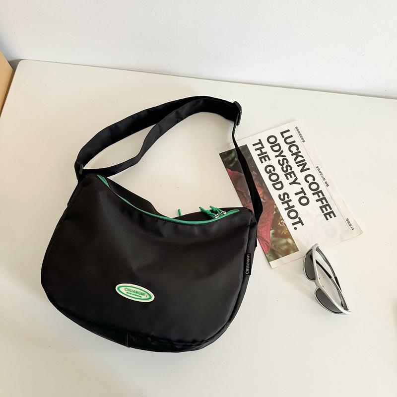 Nylon cloth bag women's large-capacity new summer versatile shoulder messenger bag casual commuter dumpling bag