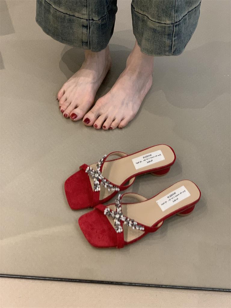2025 summer French temperament socialite rhinestone open-toed word with thick heels high heels gentle fairy cool slippers