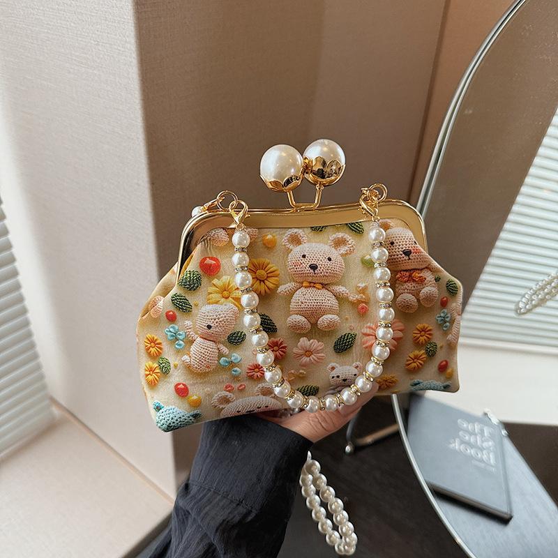 Cartoon printed bag women's 2025 new clip bag light shoulder commuter bag fashionable sweet fresh messenger bag