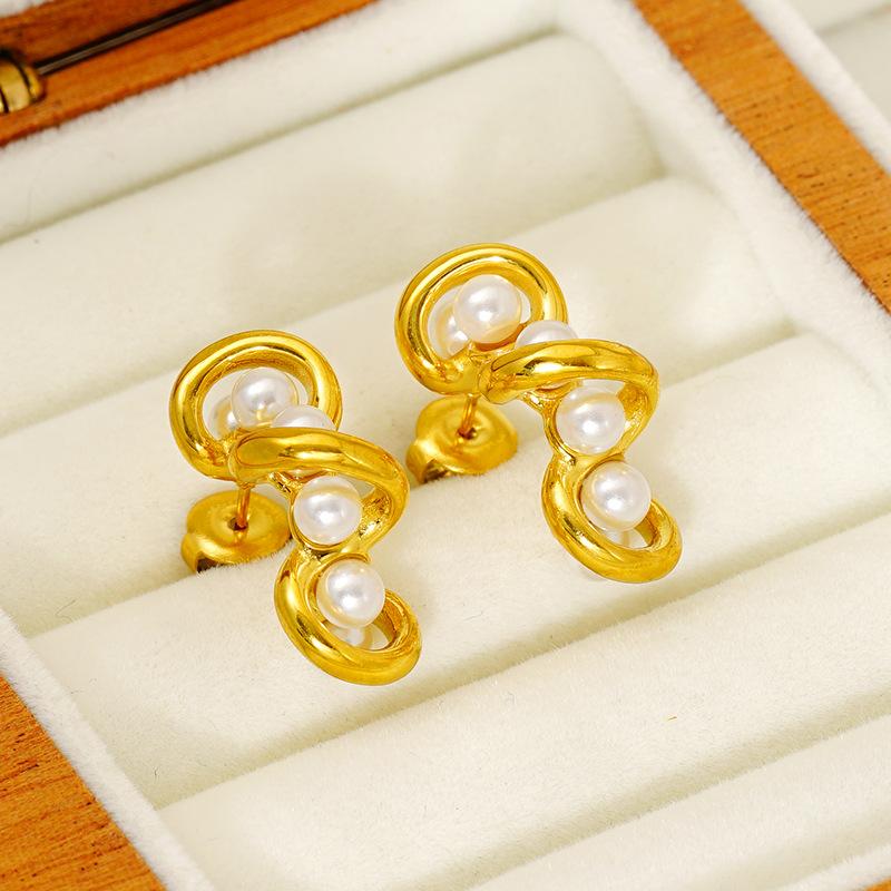 New European and American fashion pearl asymmetrical titanium steel earrings for women, stainless steel gold-plated, simple and luxurious style
