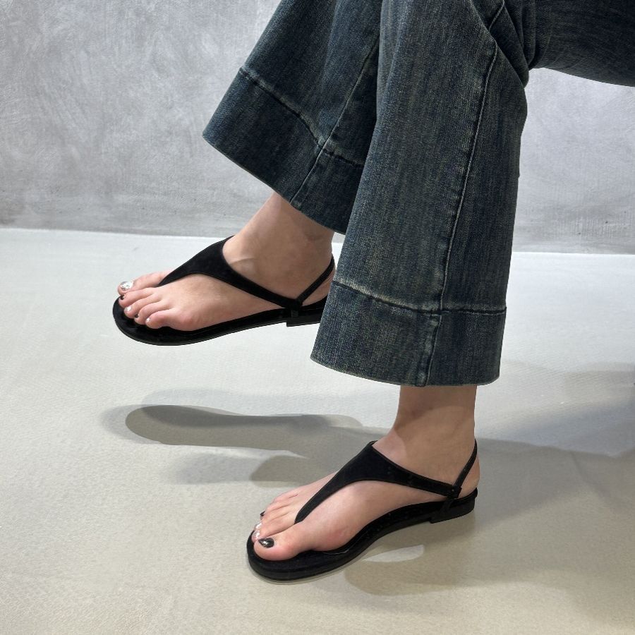 2025 summer new simple daily versatile toe flat sandals women wear beach retro round head Roman shoes
