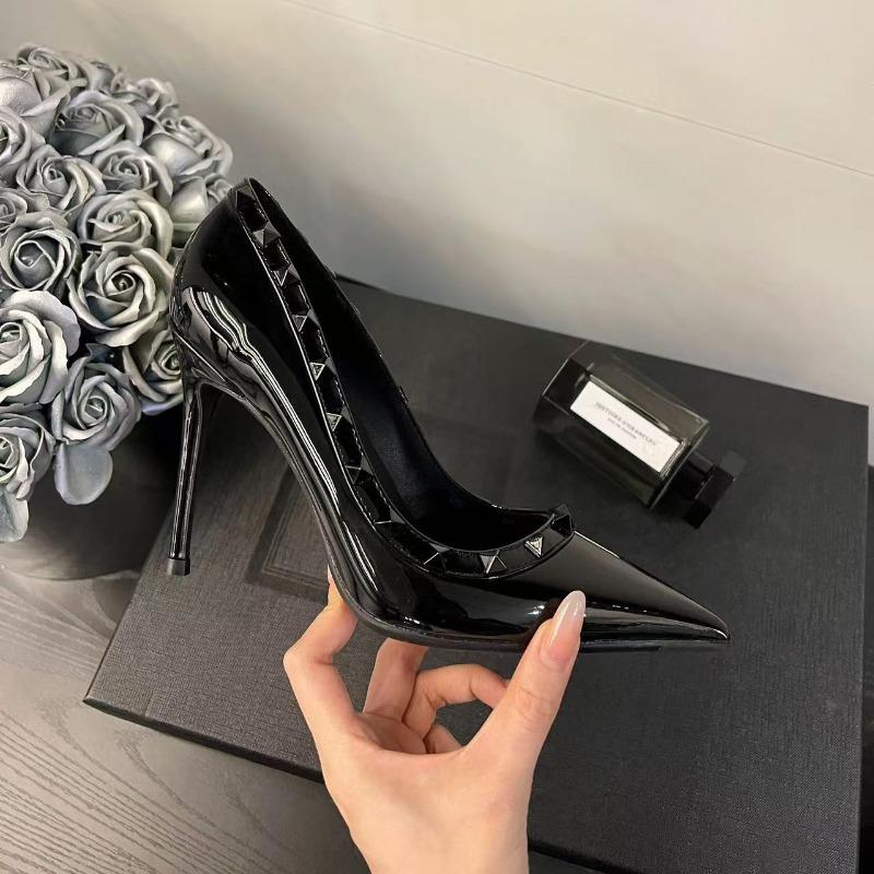 Women's Autumn New Style Popular Rivet Designer Solid Color Pointed Stilettos Outdoor Casual Party Women's Low-top Shoes