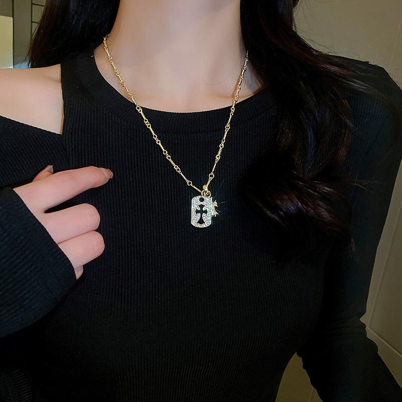 Simple butterfly adjustable necklace niche versatile light luxury sweater chain women's high-end fashion temperament jewelry