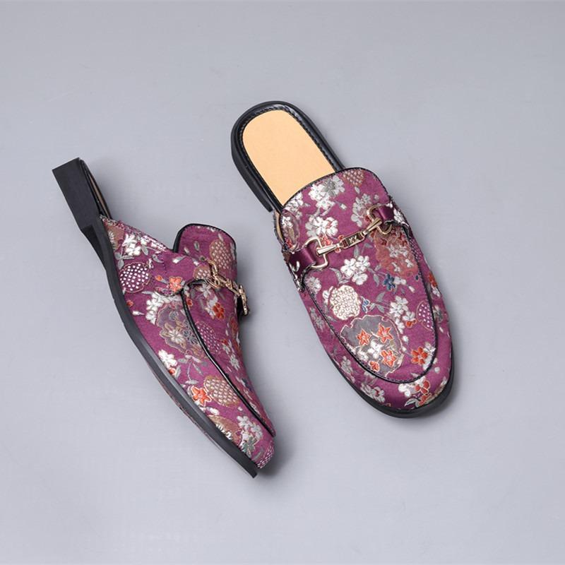 Slippers men's bags and embroidered bag heads wear sandals when they go out, and men's loafers with one foot.