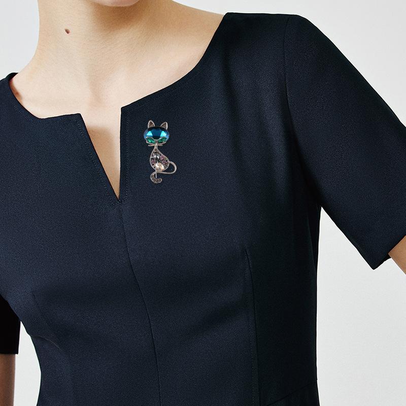 Vintage Sapphire Cat Brooch Cute Animal Pin Alloy Diamond Brooch Suit Accessories