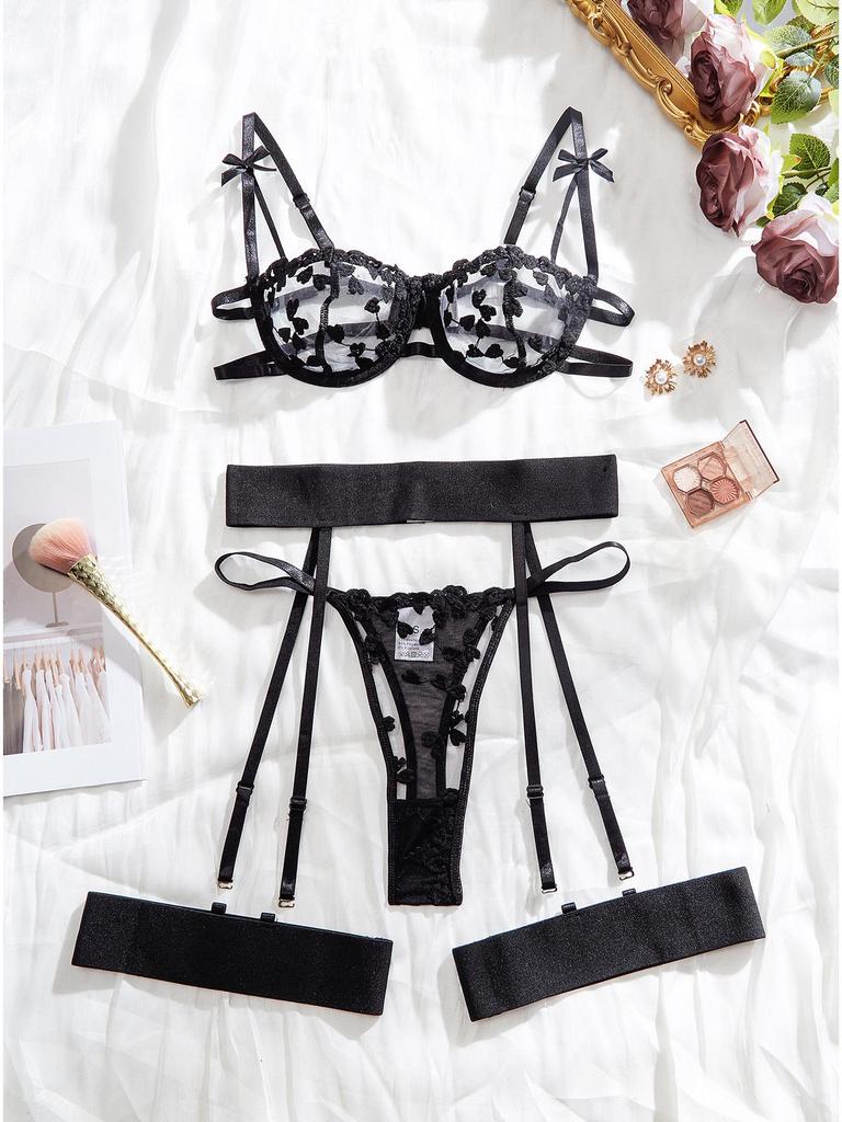 European Valentine's Day Heart Embroidery Lace Lingerie Set