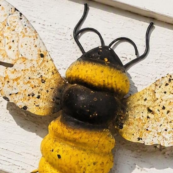 Patio Hanging Ornament 2PCS 3D Metal Bee Wall Art Decor, Iron Sculpture Backyard Fence Decoration Ornament, Weatherproof Outdoor Decor for Yard Garden