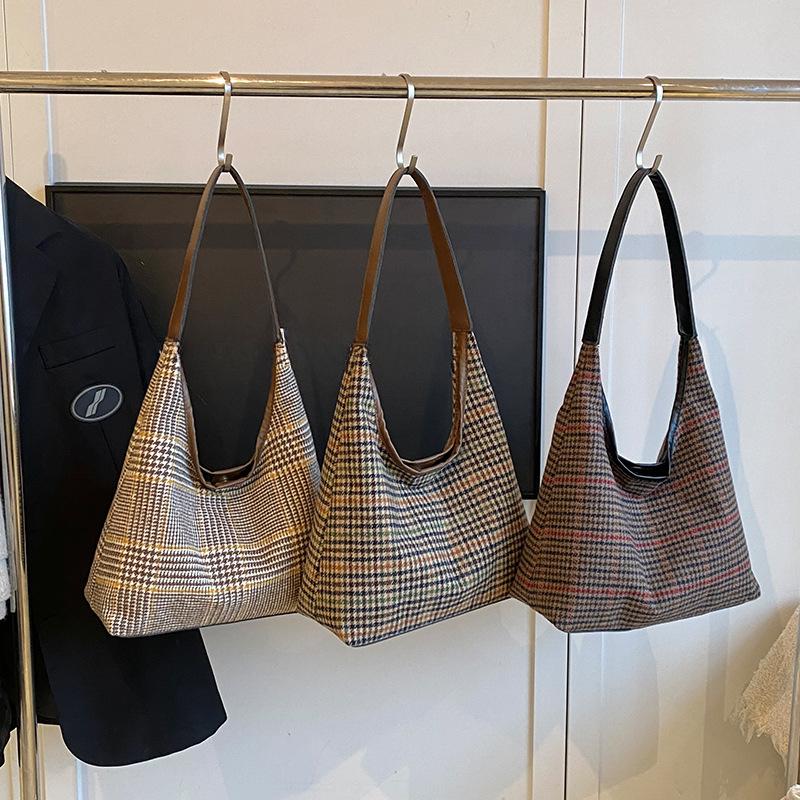 Large Capacity Plaid Shoulder Bag for Women New Casual Versatile Plaid Shopping Bag for Work Commuting Toy Bag