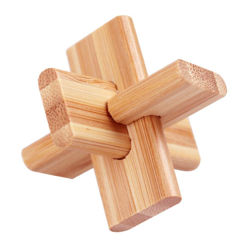 Mini Kongming Bamboo Lock: Compact 4.5 Cm Wooden Puzzle Toy for Intelligence and Dexterity Development.