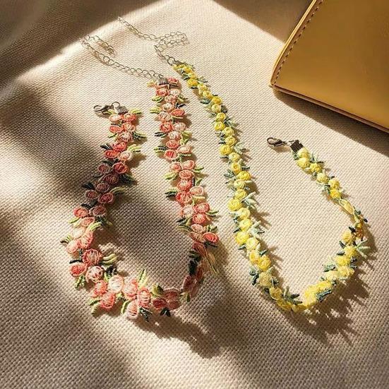 Embroidered Flower Choker Women Vintage Boho Floral Necklace Adjustable Daisy Rose Embroidery Choker for Dating Party Holiday