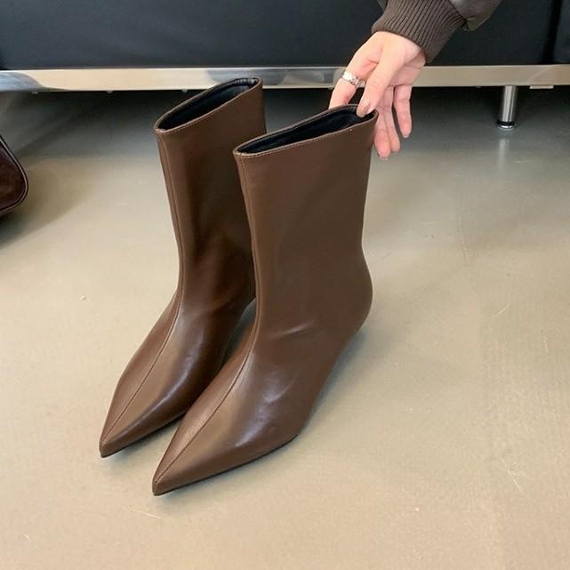 

Autumn and winter new simple big-name fan short tube fashion low-heeled boots fashionable pointed sleeve short boots 40 коричневый