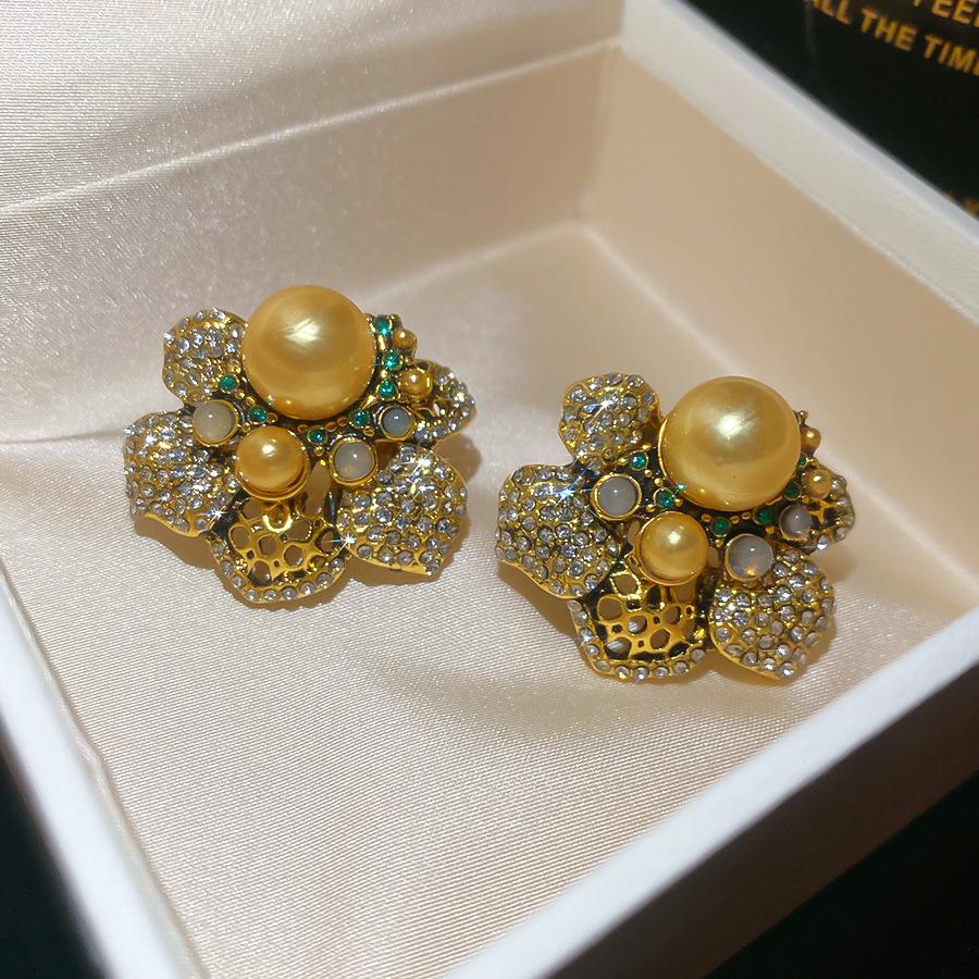 

Silver Needle Inlaid Diamonds Flower Pearls European American Personality Fashion Atmosphere Vintage Earrings Niche Accessories WHITE
