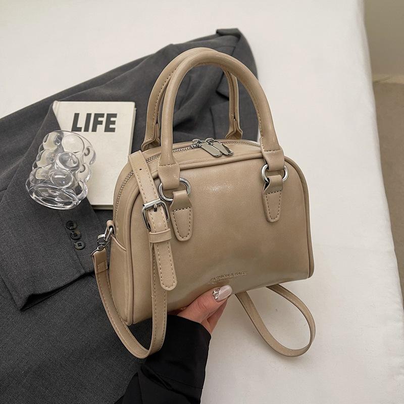 High-end niche bag women's new spring and summer fashion versatile messenger bag casual portable pillow bag