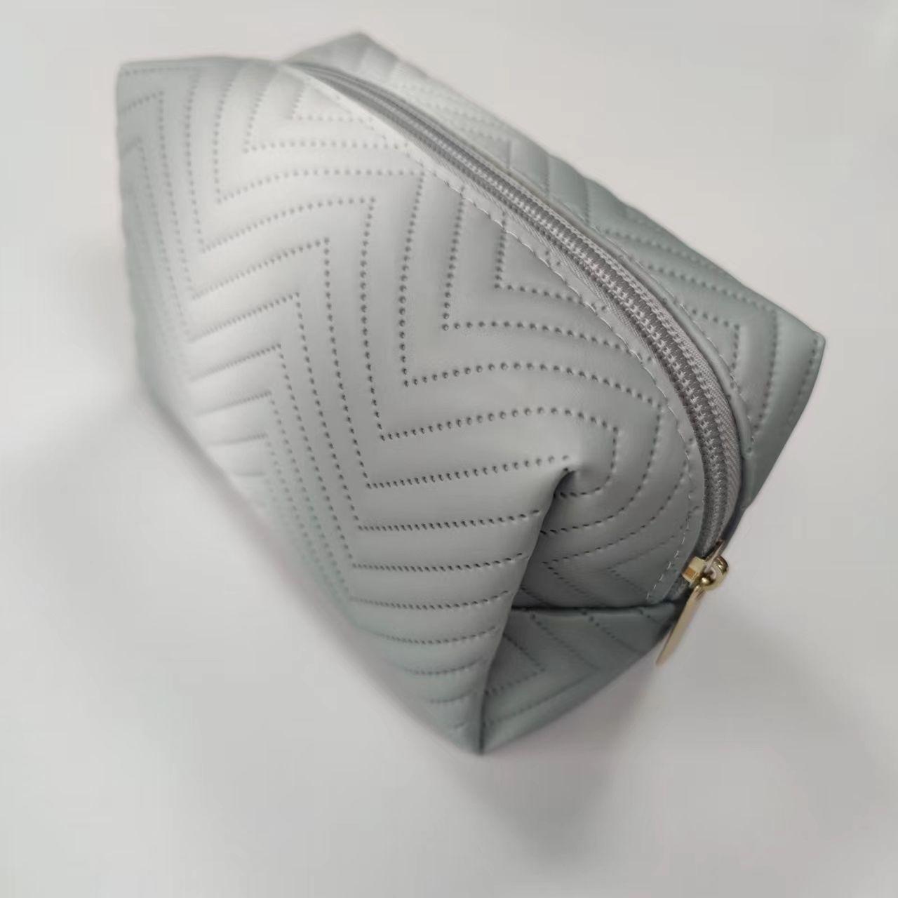 

Градиентный цветной макияж, крайняя плоть, ручная сумка, путешествия на свежем воздухе, туалетные принадлежности, сумка для организации и хранения, квадратный трехмерный дизайн