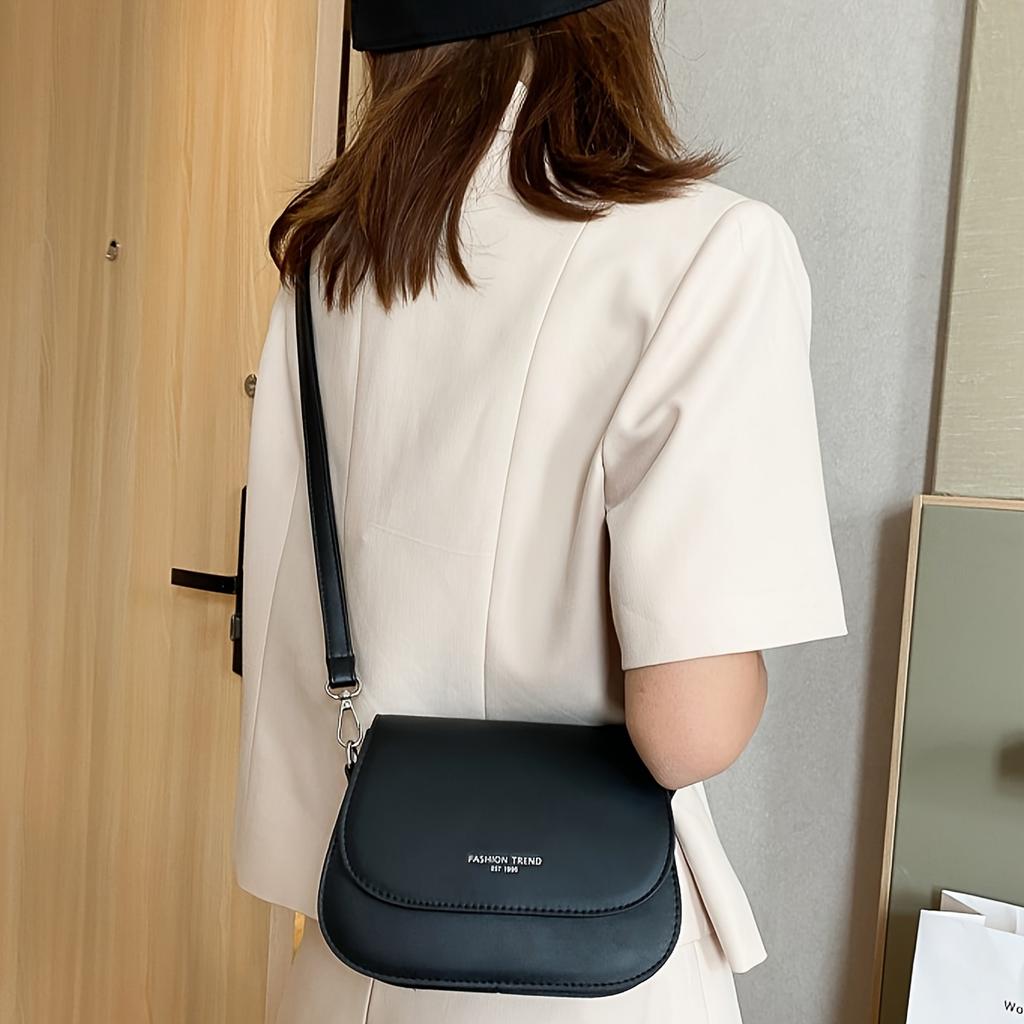 Chic Synthetic Leather Evening Crossbody Bag Stylish Shoulder Flap for Womens Night Out with Secure Closure and Versatile Wearability