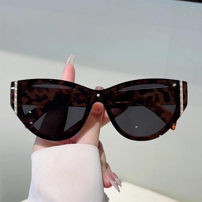 Vintage Cat Eye Sunglasses Women  New Fashion Outdoor Decor Shades Trendy Luxury Brand Designer Anti-UV Sun Glasses