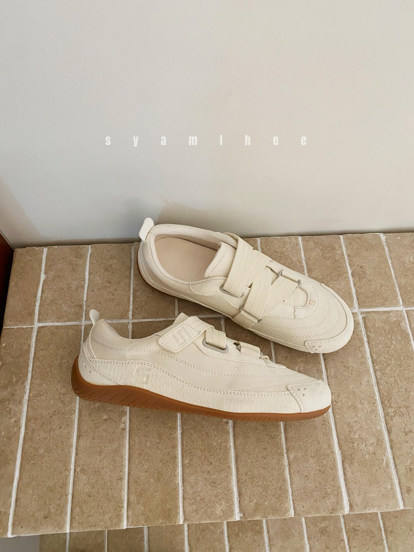 

Flat-bottomed non-slip versatile sports shoes 2025 new women s shoes children s popular lightweight soft-soled casual shoes 35